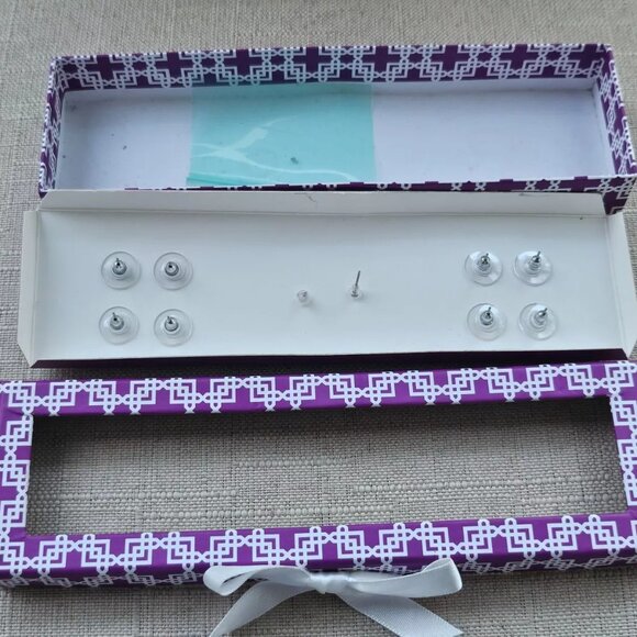 Women Earrings Set of 5 Stud Earrings Silver Tone Comes in a box - Picture 6 of 9